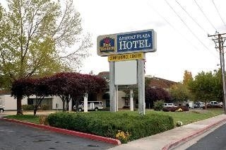 Best Western Plus Airport Plaza Hotel0