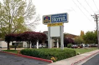 Best Western Plus Airport Plaza Hotel