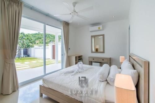 Luxury Modern 4 Bedroom Pool Villa - FH2