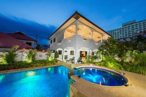 Royal Park Villas0