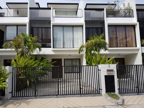 Three-Bedroom Townhouse