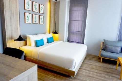 Delux Double Room with Pool and Lake Viewe