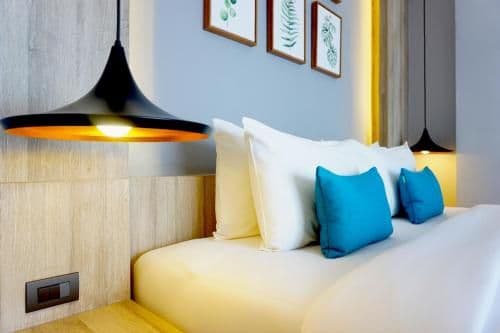 Delux Double Room with Pool and Lake Viewe