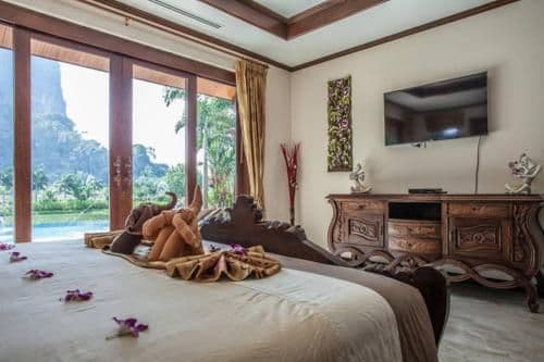 5 Bedroom Villa with Private Pool