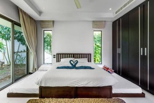 Villa with Garden View