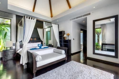 Villa with Garden View