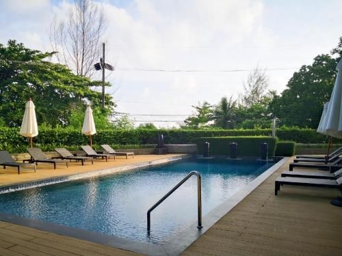 Phuket Three-Bedroom Pool Apartment with Superb Sea View Patong Kamala Beach1