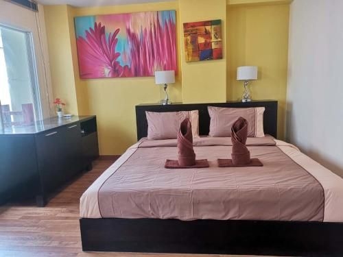 Floral 3 bedroom near Juncylon and Bangla Rd2