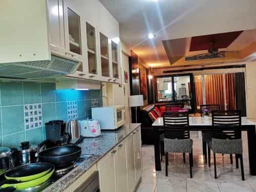 Floral 3 bedroom near Juncylon and Bangla Rd Floral 3 bedroom near Juncylon and Bangla Rd