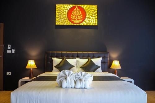 THE RESIDENCE (The Residence)0