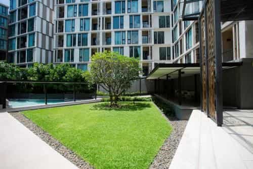 The Base Uptown by Haruthai The Base Uptown by Haruthai