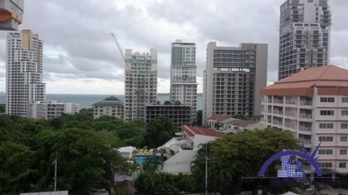 One Exclusive Bedroom Condo with Nice View at City Garden Pratumnak3