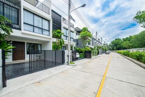 Three-Bedroom Townhouse