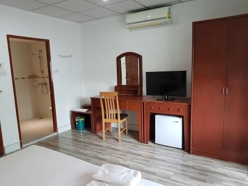 Welcome Inn Hotel @ Karon Beach. Double superior room from only 700 Baht4