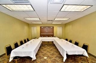 La Quinta Inn & Suites By Wyndham Lackawanna1