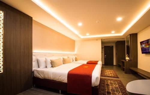 Deluxe Family Room