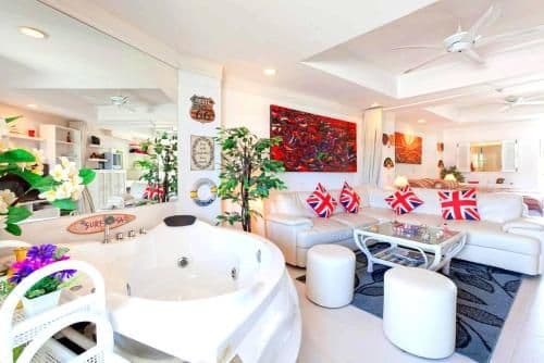 Spacious, High Floor, Fully furnished, Ocean views and Close to Everything ! Spacious, High Floor, Fully furnished, Ocean views and Close to Everything !