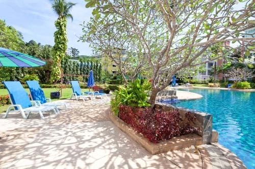 Spacious, High Floor, Fully furnished, Ocean views and Close to Everything !4