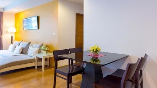 Two-Bedroom Apartment with Pool View (Free In-Room WiFi)