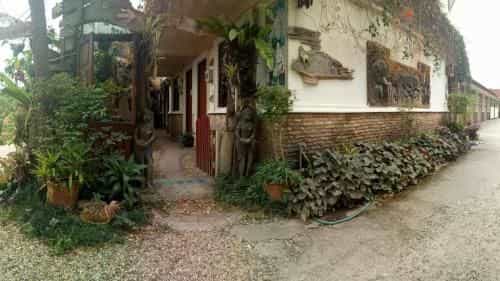 P Wich House P Wich House