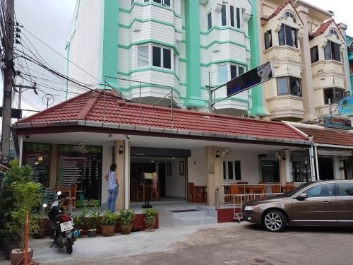 Welcome Inn Hotel @ Karon Beach. 3 bed room from only 1200 Baht4