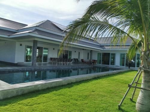 The clouds house with pool0