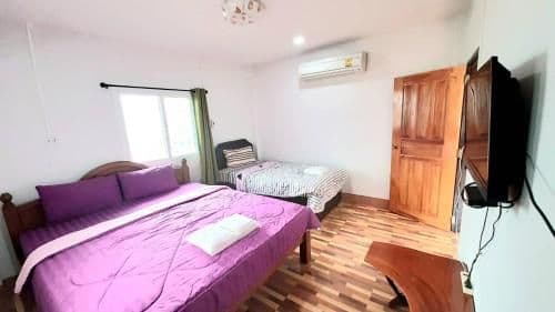 Economy Quadruple Room with Shared Bathroom