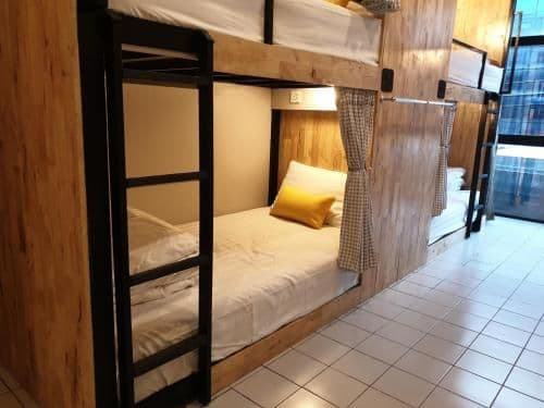 Single Bed in Mixed Dormitory Room