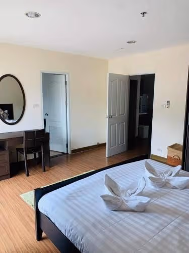 King Studio with Sofa Bed