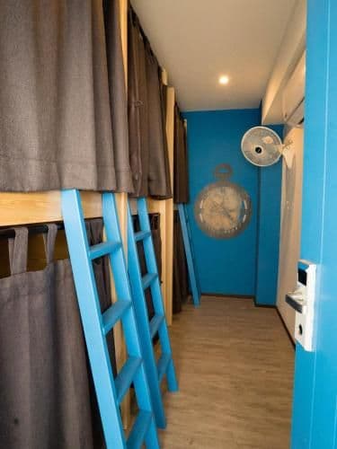 Bed in 6-Bed Mixed Dormitory Room with Shared Bathroom