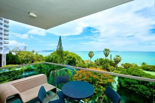Two-Bedroom Apartment with Sea View (607)