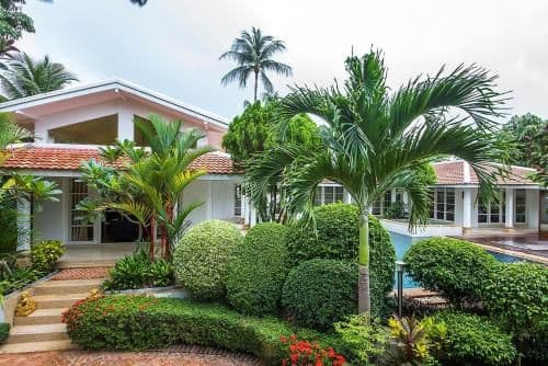 Villa with Garden View