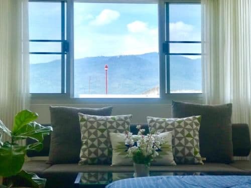 Apartment with Mountain View