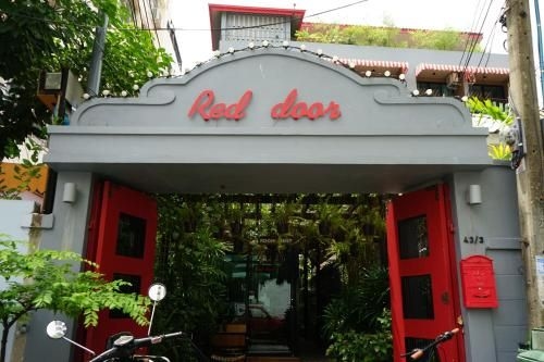 เรด ดอร์ สามเสน โฮเทล (Red Door Samsen Hotel)0