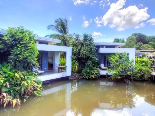 Sunny Resort Lake House4