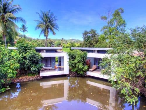 One-Bedroom House with Lake View