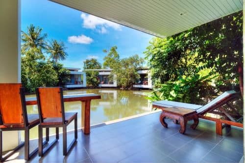 One-Bedroom House with Lake View