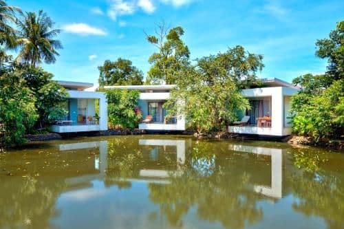 One-Bedroom House with Lake View