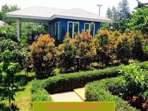 Scenic View Holiday Home