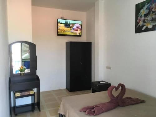 Apartment With Shared Bathroom
