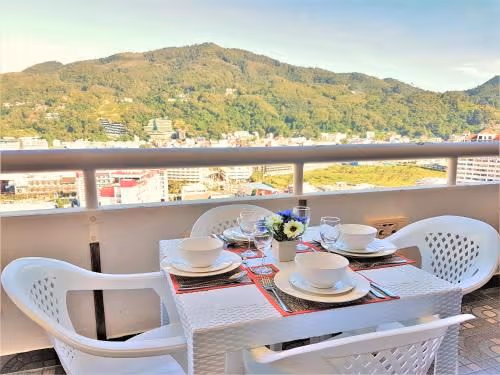 Apartment with Mountain View