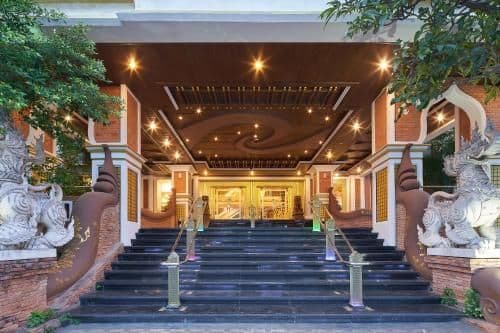 Floral Hotel · Dolphin Circle Pattaya Floral Hotel · Dolphin Circle Pattaya