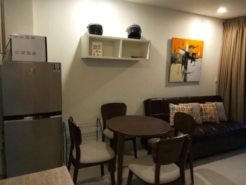 Grandblue Condo 410 by malai3