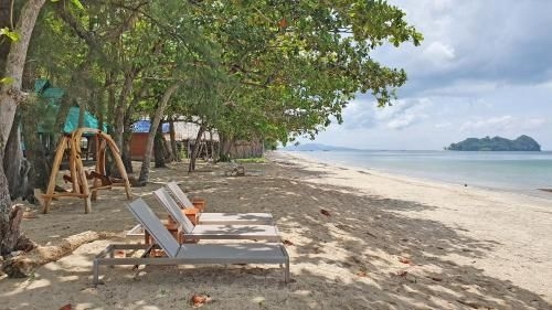 เกาะจำ ดีไลท์ บีช (Koh Jum Delight Beach)3