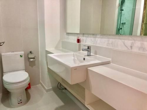 7 Seas Apartments1