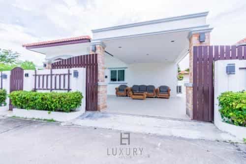 Modern 4 Bedroom Pool Villa OP1 Modern 4 Bedroom Pool Villa OP1