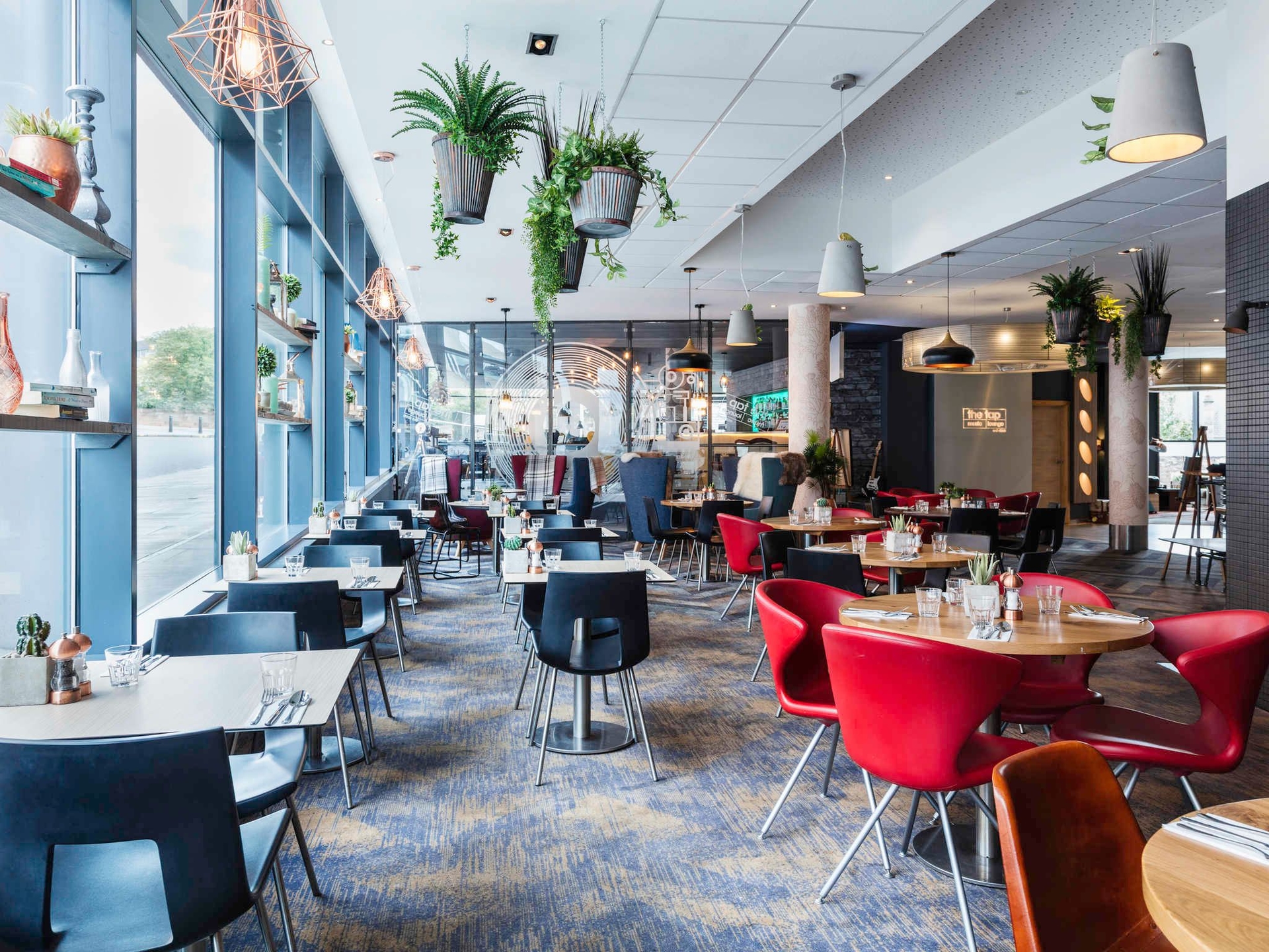 โรงแรมโนโวเทล เอดินบะระ เซ็นเตอร์ (Novotel Edinburgh Centre Hotel)0