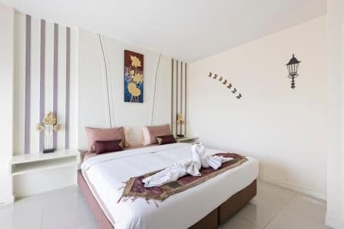 Deluxe Double Room (2 Adults + 1 Child)