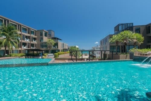 Studio Ocean front partial seaview pool view3