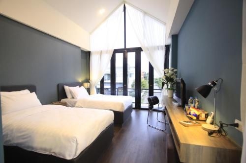 The NicheHome Waterside Living0